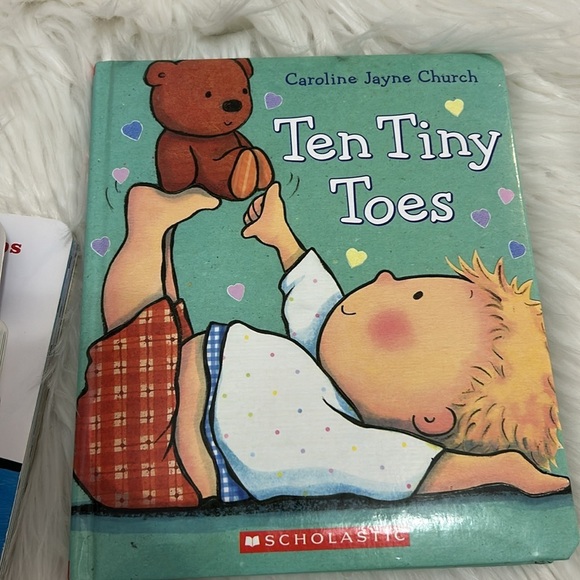 Popular baby toddler books Good night moon Minnie Mouse Set of 6 hardcover books - Picture 3 of 8